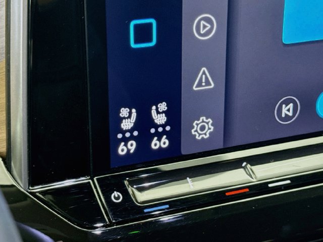 Used 2025 Volkswagen Atlas SE AWD/4WD image 19
