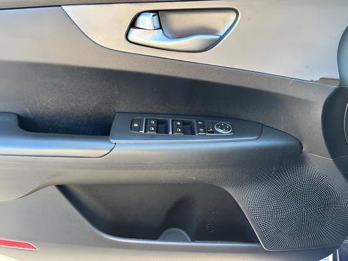 Used 2019 Kia Forte LXS image 28
