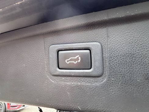 Used 2018 Subaru Outback 2.5i Touring AWD/4WD image 25