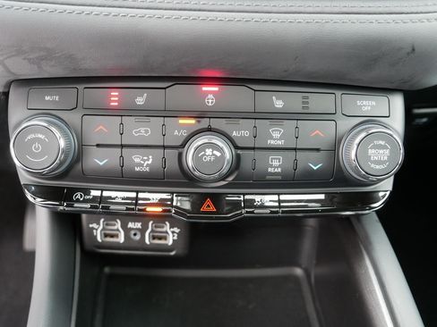 Certified 2024 Dodge Durango SXT w/ SXT Blacktop Group image 23