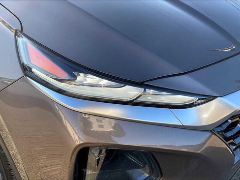 Used 2019 Hyundai Santa Fe SE image 25
