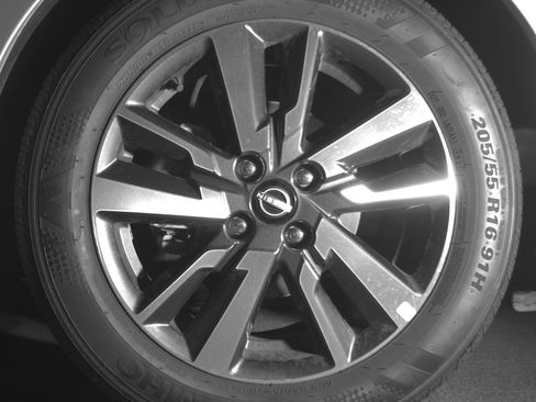 Used 2025 Nissan Versa SV image 12