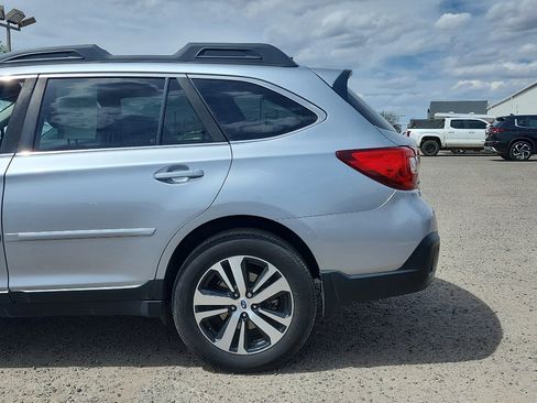 Used 2018 Subaru Outback 2.5i Limited image 9