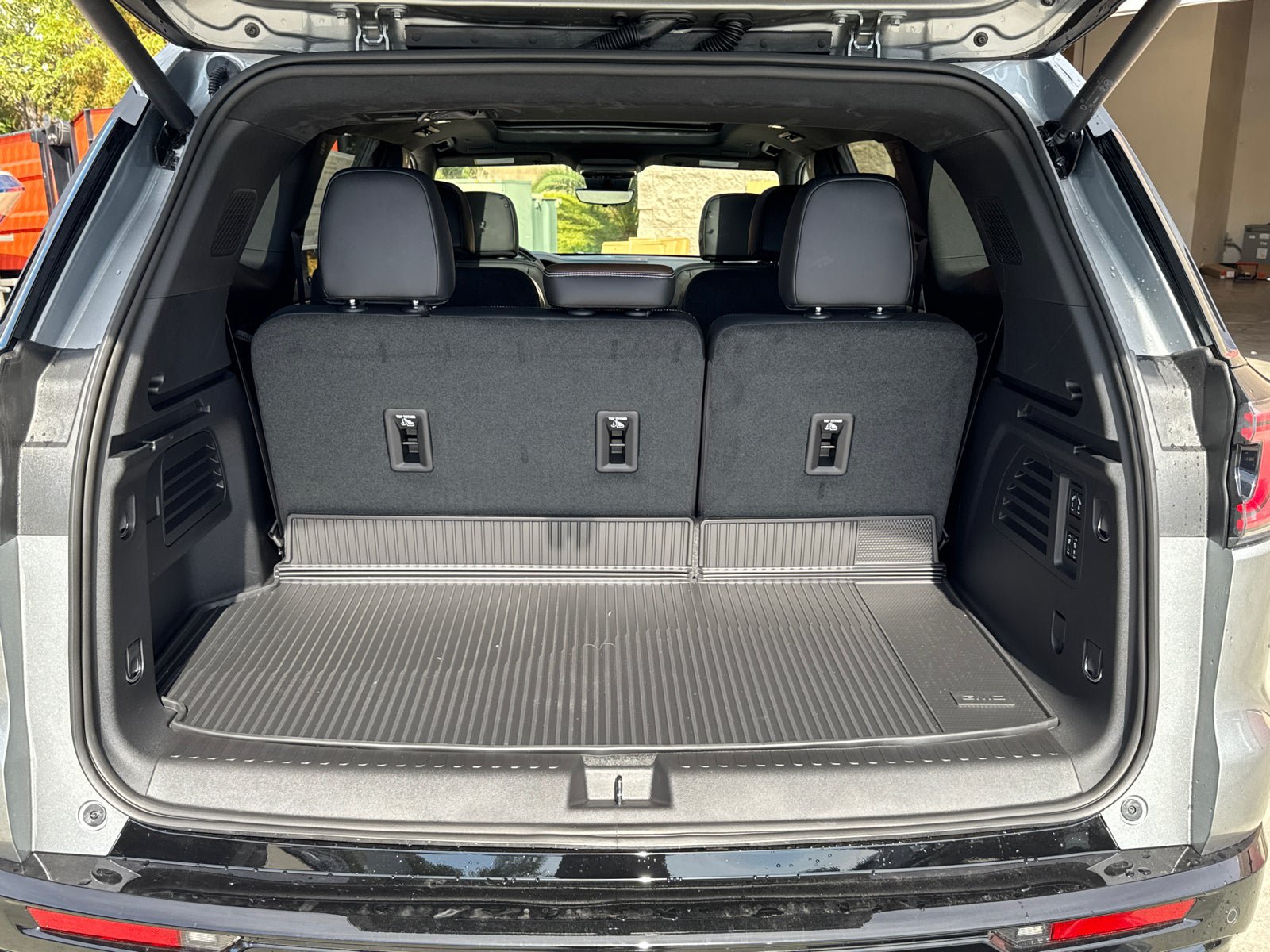 Used 2026 GMC Acadia Denali Ultimate w/ LPO, Floor Liner Package AWD/4WD image 9