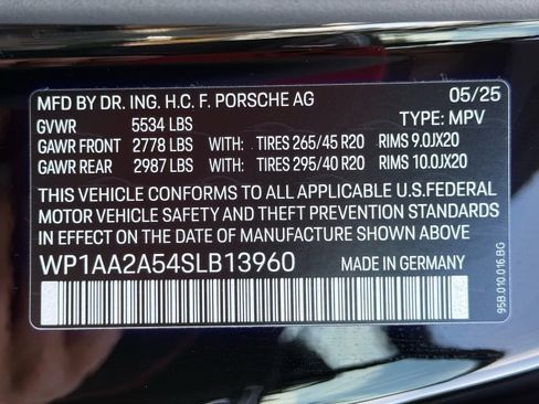 Used 2025 Porsche Macan image 37