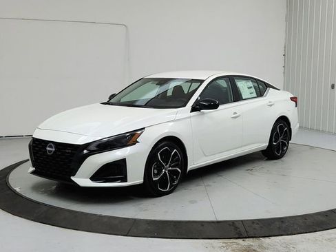 New 2026 Nissan Altima 2.5 SR image 3
