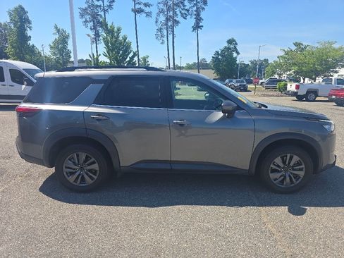Used 2022 Nissan Pathfinder SV FWD image 4