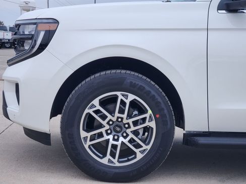 New 2026 Ford Expedition Active image 9