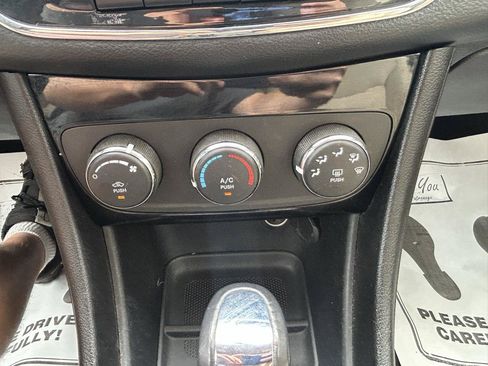 Used 2013 Chrysler 200 LX FWD image 23