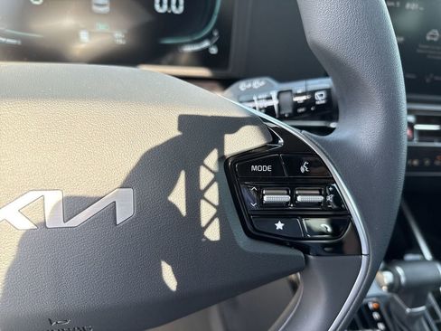 New 2026 Kia Niro LX FWD image 17