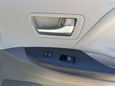 Used 2020 Toyota Sienna LE image 14