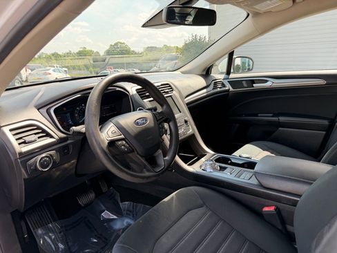 Used 2019 Ford Fusion SE FWD image 13