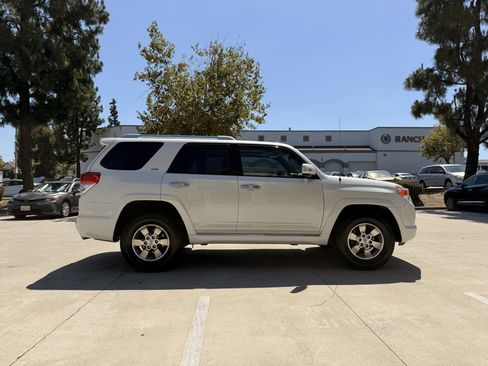 Used 2011 Toyota 4Runner SR5 w/ Premium Pkg w/Leather RWD image 3