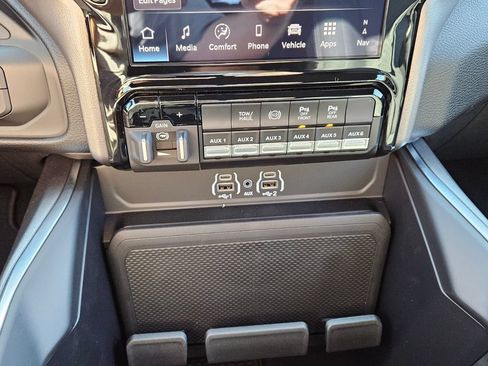 New 2026 RAM 2500 Big Horn AWD/4WD image 19