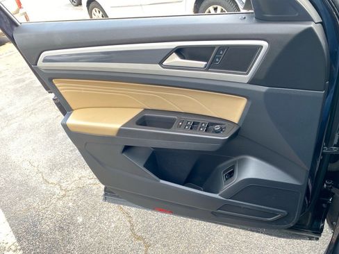 Used 2022 Volkswagen Atlas Cross Sport SEL image 20