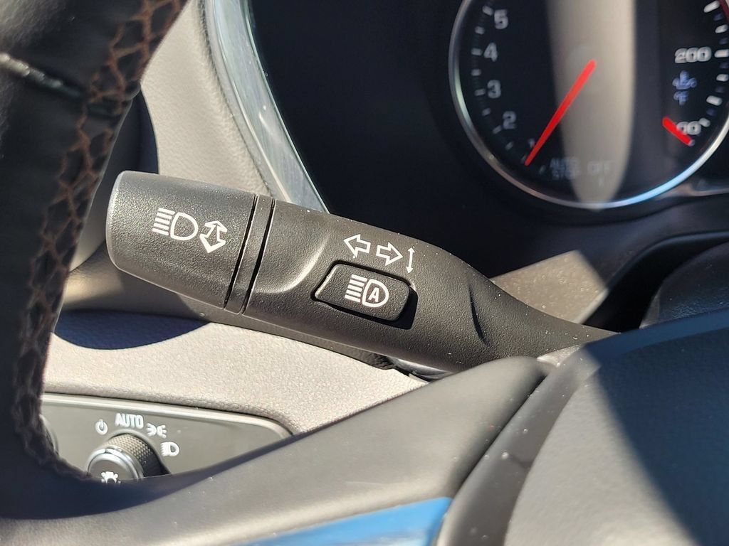 Used 2024 Chevrolet Blazer Premier FWD image 26