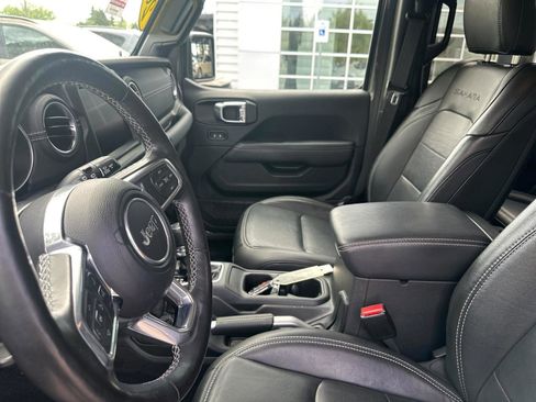 Used 2022 Jeep Wrangler Unlimited Sahara w/ Cold Weather Group AWD/4WD image 7