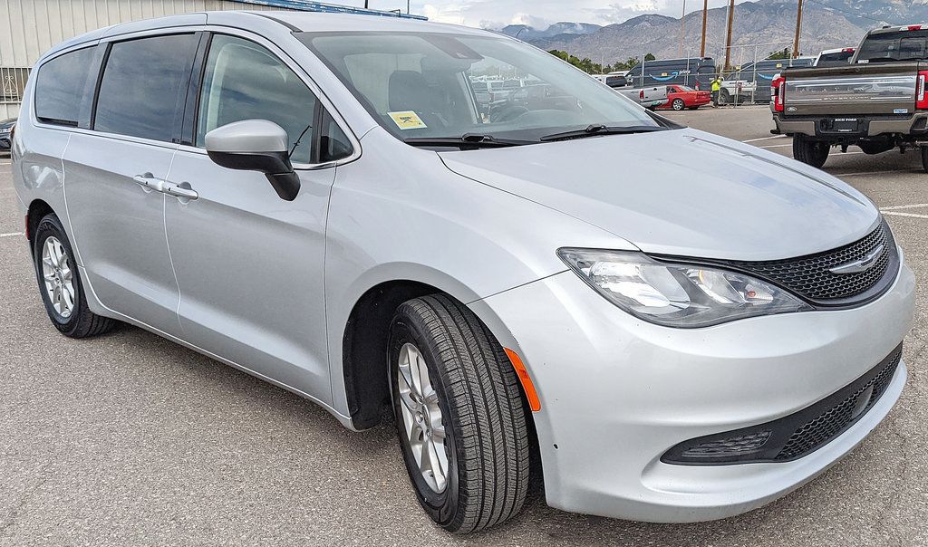 Used 2023 Chrysler Voyager LX FWD image 1