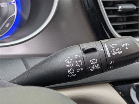 Used 2024 Chrysler Pacifica Touring-L image 22