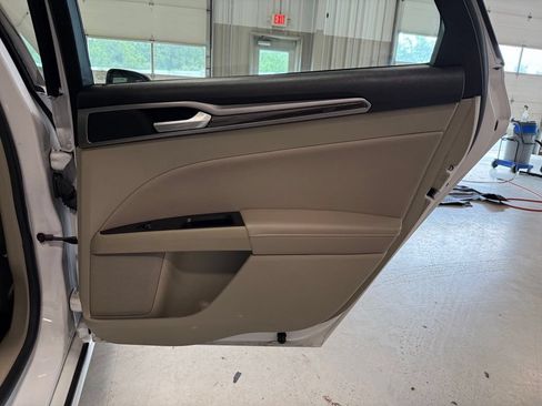 Used 2020 Ford Fusion SEL FWD image 28