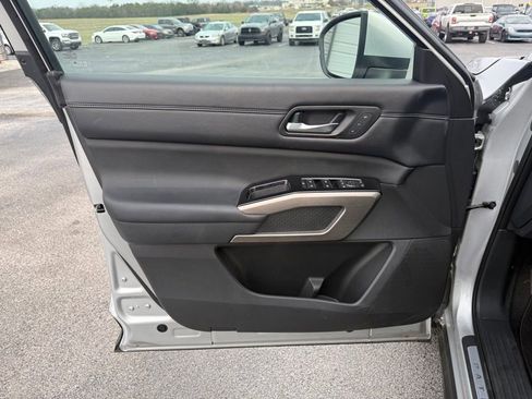 Used 2023 Nissan Pathfinder Platinum image 7