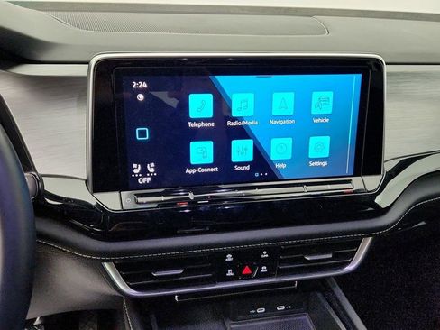 Used 2024 Volkswagen Atlas Cross Sport SE image 14