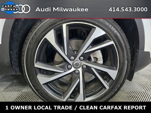 Used 2022 Volvo XC40 T5 R-Design w/ Advanced Package image 2