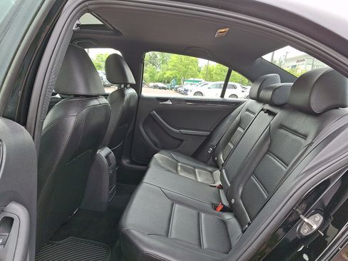 Used 2018 Volkswagen Jetta Sport FWD image 10