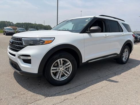 Used 2021 Ford Explorer XLT w/ Equipment Group 202A AWD/4WD image 3