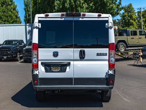 Used 2025 RAM ProMaster 2500 w/ U-Haul Equipment Group FWD image 8