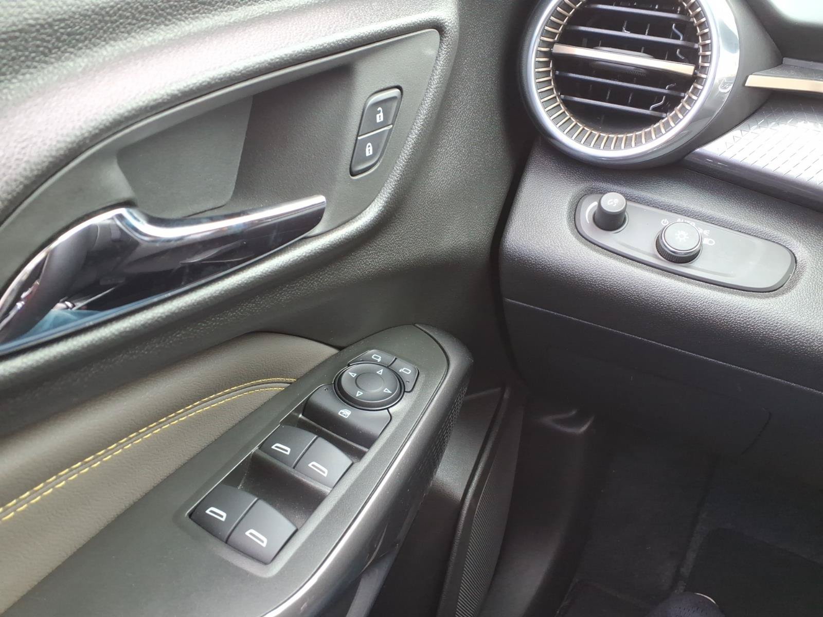 Used 2024 Chevrolet Trax ACTIV w/ Sunroof Package FWD image 26