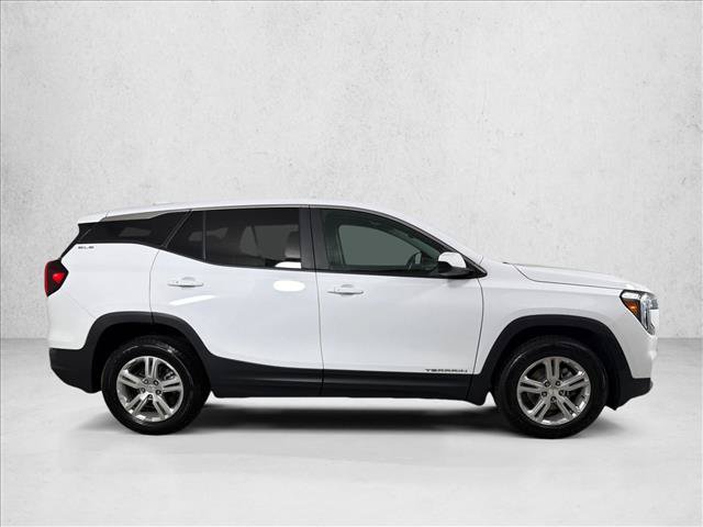Used 2024 GMC Terrain SLE AWD/4WD image 2