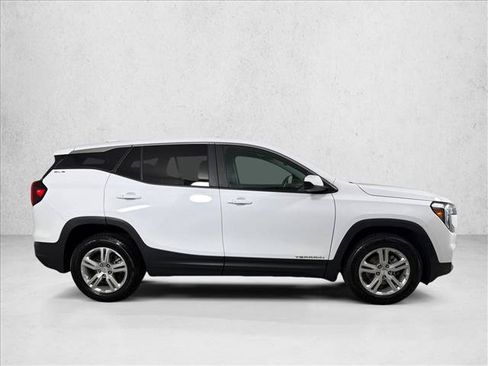 Used 2024 GMC Terrain SLE AWD/4WD image 2