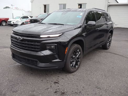 Used 2024 Chevrolet Traverse LT w/ Midnight/Sport Edition FWD image 2