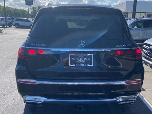 Used 2024 Mercedes-Benz Maybach GLS 600 4MATIC image 3