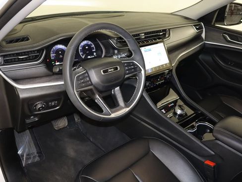 Used 2023 Jeep Grand Cherokee Limited AWD/4WD image 27