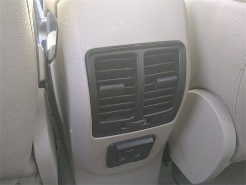 Used 2013 Ford C-MAX SEL image 23