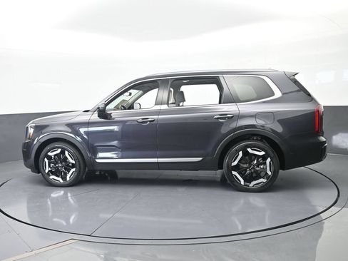 Used 2025 Kia Telluride S FWD image 3