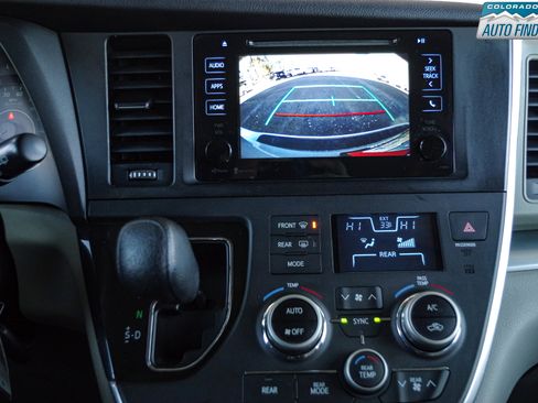 Used 2015 Toyota Sienna LE image 19