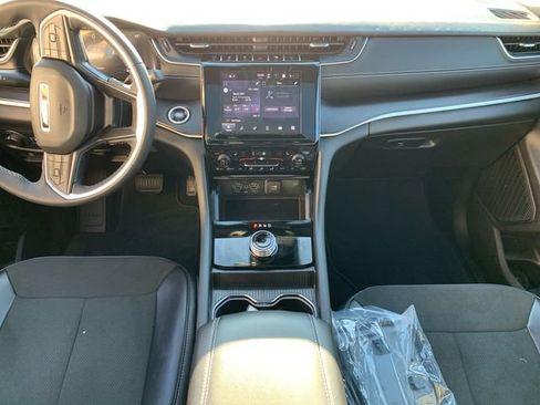 Used 2025 Jeep Grand Cherokee L Altitude image 22