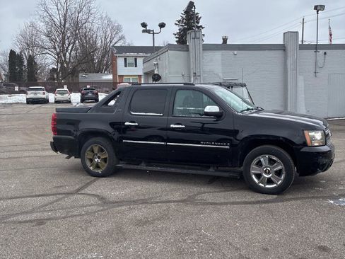 Used 2009 Chevrolet Avalanche LTZ image 14