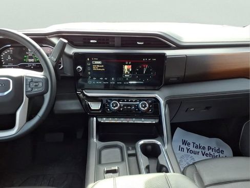 Used 2025 GMC Sierra 3500 Denali w/ Technology Package AWD/4WD image 12