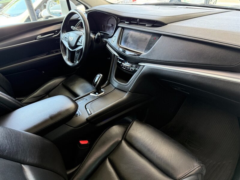 Used 2017 Cadillac XT5 Luxury w/ Driver Awareness Package FWD image 30