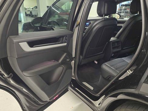 Used 2024 Porsche Cayenne image 17