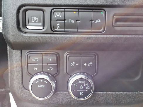 Used 2022 GMC Yukon SLE w/ Gmc Pro Safety Plus Package AWD/4WD image 14