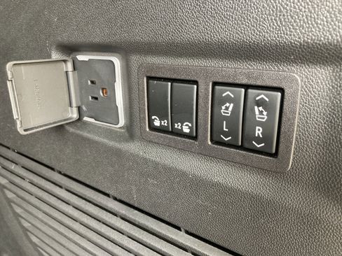 Used 2023 Chevrolet Tahoe LT w/ Luxury Package image 19