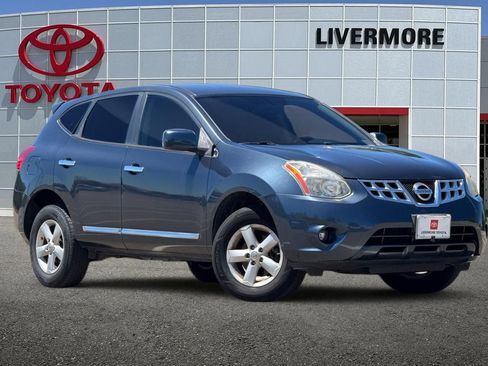 Used 2013 Nissan Rogue S w/ Special Edition Pkg FWD image 2