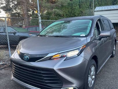 Used 2024 Toyota Sienna XLE