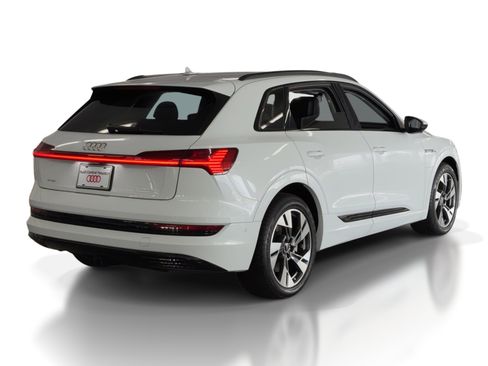 Used 2022 Audi e-tron Premium w/ Convenience Plus Package image 9