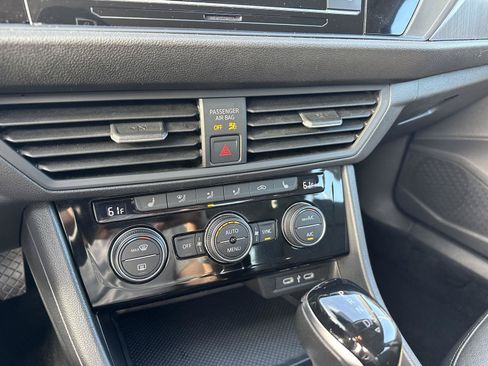 Used 2024 Volkswagen Jetta SE FWD image 33